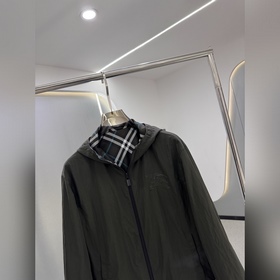 Новая двусторонняя куртка Burberry Э