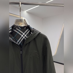 Новая двусторонняя куртка Burberry Э