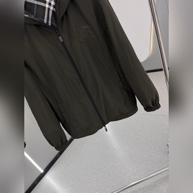 Новая двусторонняя куртка Burberry Э