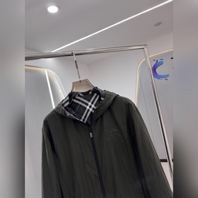 Новая двусторонняя куртка Burberry Э