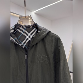 Новая двусторонняя куртка Burberry Э