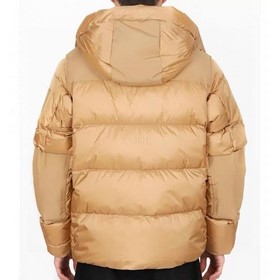 Официальный сайт Burberry обновил изоб