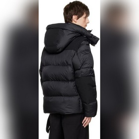 Официальный сайт Burberry обновил изоб