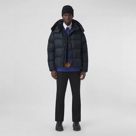 Официальный сайт Burberry обновил изоб