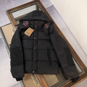 Новая коллекция Burberry уже доступна