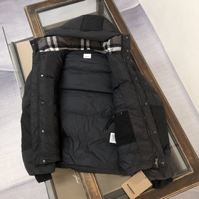 Новая коллекция Burberry уже доступна 
