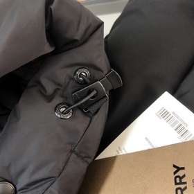 Новая коллекция Burberry уже доступна 