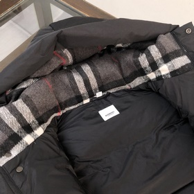 Новая коллекция Burberry уже доступна 