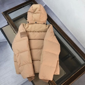 Новая коллекция Burberry уже доступна 