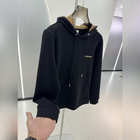 Новая толстовка Burberry Pre-Fall 2026