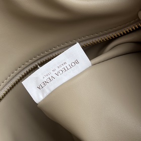 # Сумка Bv New Medium Lambskin HOP 796