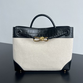 #BVNewArrivals Холст с крокодиловым уз