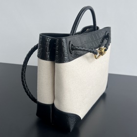 #BVNewArrivals Холст с крокодиловым уз