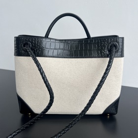 #BVNewArrivals Холст с крокодиловым уз