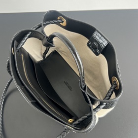#BVNewArrivals Холст с крокодиловым уз