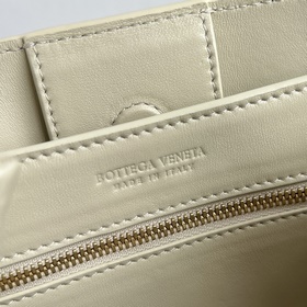 #BVNewArrivals Andiamo Nylon Raffia 8