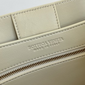 #BVNewArrivals Andiamo Nylon Raffia 8