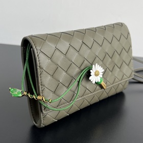 Новинка BV Andiamo Small Crinkled Dais