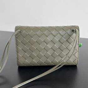 Новинка BV Andiamo Small Crinkled Dais