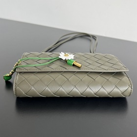 Новинка BV Andiamo Small Crinkled Dais