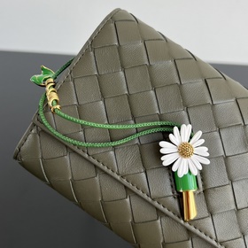 Новинка BV Andiamo Small Crinkled Dais