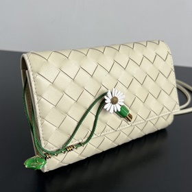 Новинка BV Andiamo Small Crinkled Dais