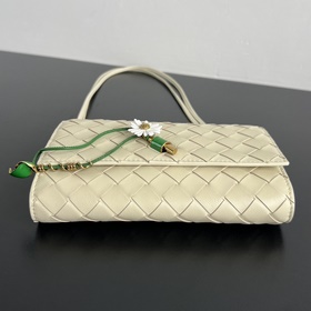 Новинка BV Andiamo Small Crinkled Dais