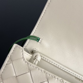 Новинка BV Andiamo Small Crinkled Dais