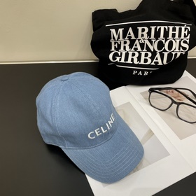 Кепка Celine New Triumph Arch с вышивк