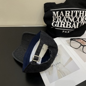 CELINE Новая бейсболка с вышивкой «Три