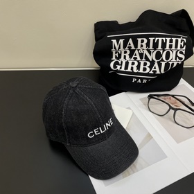 CELINE Новая бейсболка с вышивкой «Три