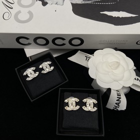 2 цвета Chanel  Серьги-гвоздики Sta
