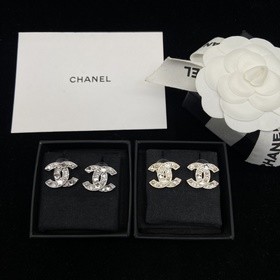 2 цвета Chanel  Серьги-гвоздики Sta