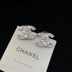2 цвета Chanel  Серьги-гвоздики Sta
