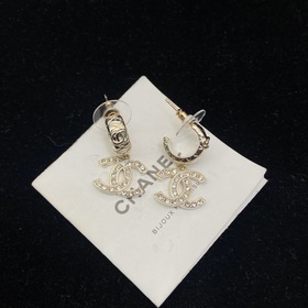 Серьги Chanel Double C Quilted Stud (т