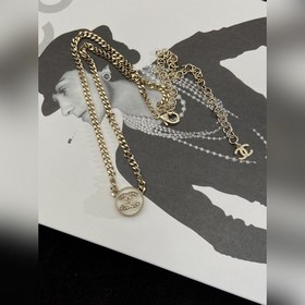 Костюм Chanel с двойной кнопкой C  Э