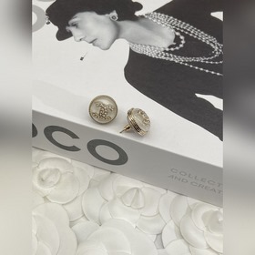 Костюм Chanel с двойной кнопкой C  Э