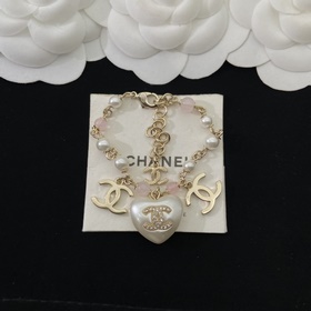 Набор жемчужных украшений Chanel в фор