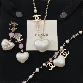 Набор жемчужных украшений Chanel в фор