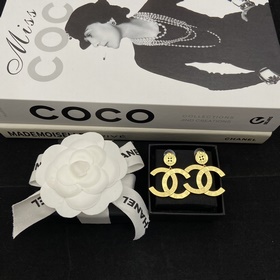 Ch@nel Double C Glossy Classic Stud Ea