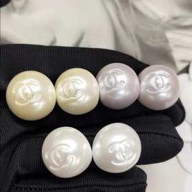 Chanel  Новинка  Серьги-гвоздики Cha