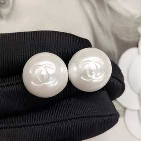 Chanel  Новинка  Серьги-гвоздики Cha