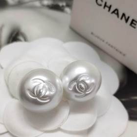 Chanel  Новинка  Серьги-гвоздики Cha