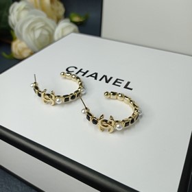 Серьги Chanel с застежкой-гвоздиком, н
