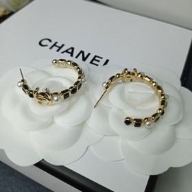 Серьги Chanel с застежкой-гвоздиком, н