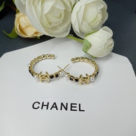 Серьги Chanel с застежкой-гвоздиком, н