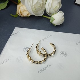 Серьги Chanel с застежкой-гвоздиком, н
