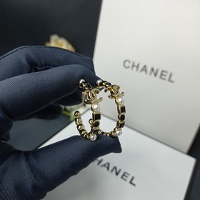 Серьги Chanel с застежкой-гвоздиком, н