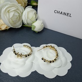 Серьги Chanel с застежкой-гвоздиком, н