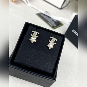 Новая коллекция Chanel 24： серьги-гвоз